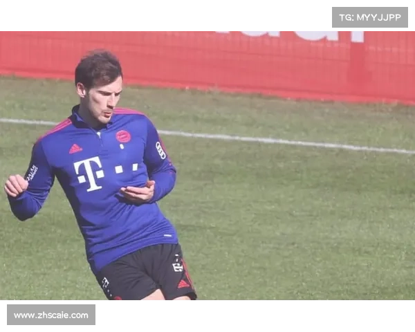 德媒曝拜仁训练场一场面格雷茨卡名字不断被喊引发关注